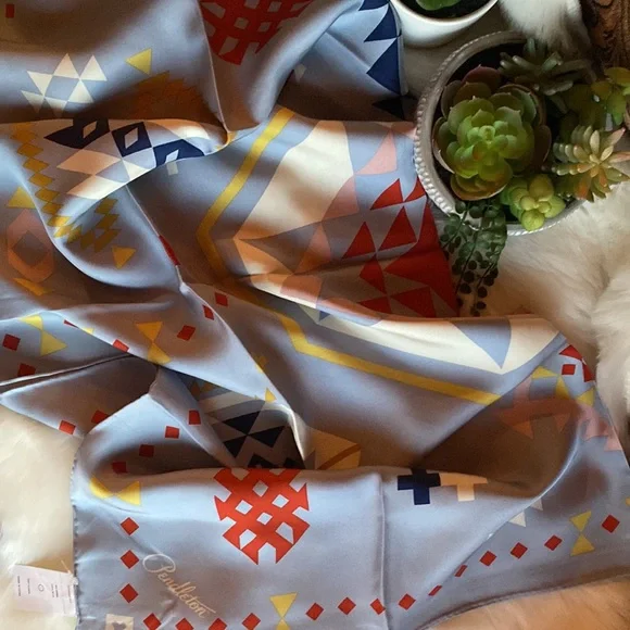 PENDLETON SILK SCARF “WILD BLOSSOMS BLUE” - Picture 2 of 2